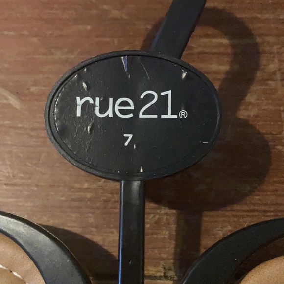 Rue21 women’s yellow sandals - Picture 3 of 5